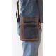 Střední pánská taška z pevné kůže s popruhem přes rameno bez značek a nápisů