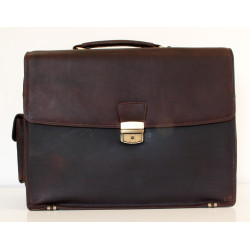 Velká tmavě hnědá kožená pánská taška z pevné kůže s popruhem přes rameno na cesty i do práce