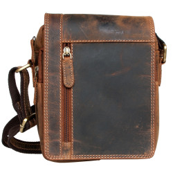 O trochu menší, než středně velká pánská taška z pevné kůže s popruhem přes rameno bez značek a nápisů